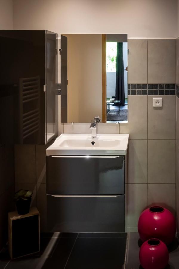 Superbe Appartement Avec Patio นีมส์ ภายนอก รูปภาพ