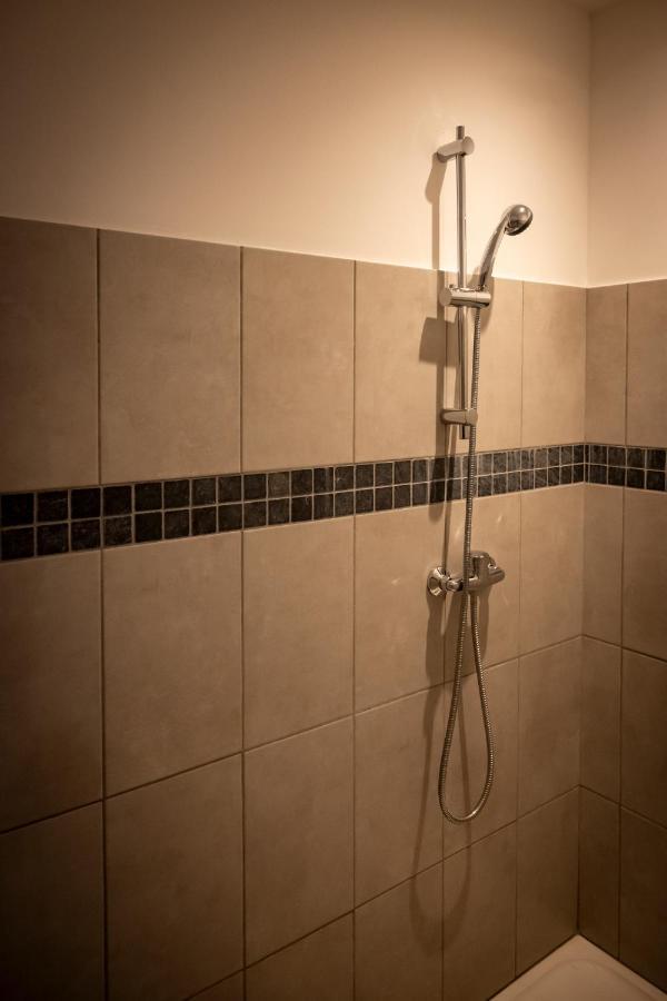 Superbe Appartement Avec Patio นีมส์ ภายนอก รูปภาพ