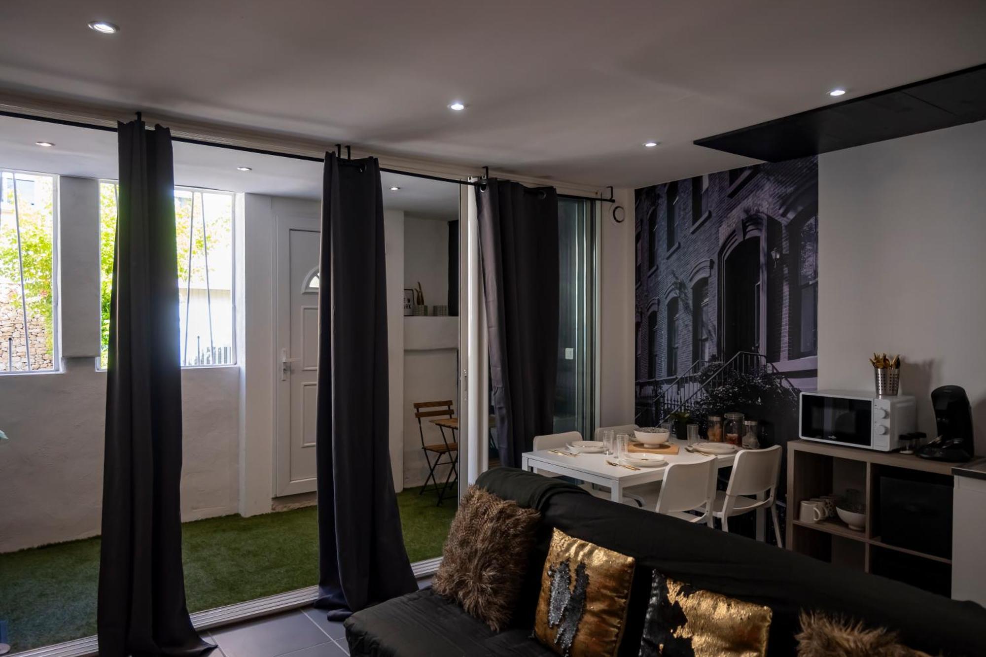 Superbe Appartement Avec Patio นีมส์ ภายนอก รูปภาพ